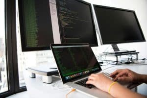 Le développement web avec React vs Vue.js : quel framework choisir ?
