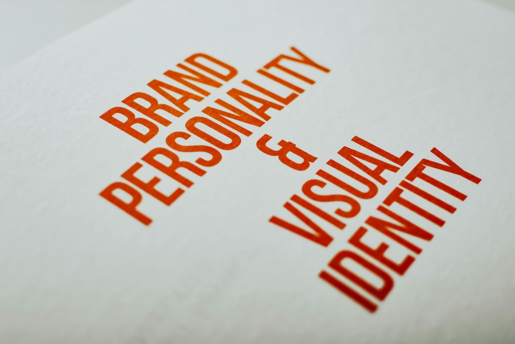 Identité visuelle : Guide ultime pour briller et marquer les esprits